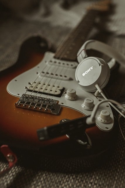 how to play electric guitar through headphones